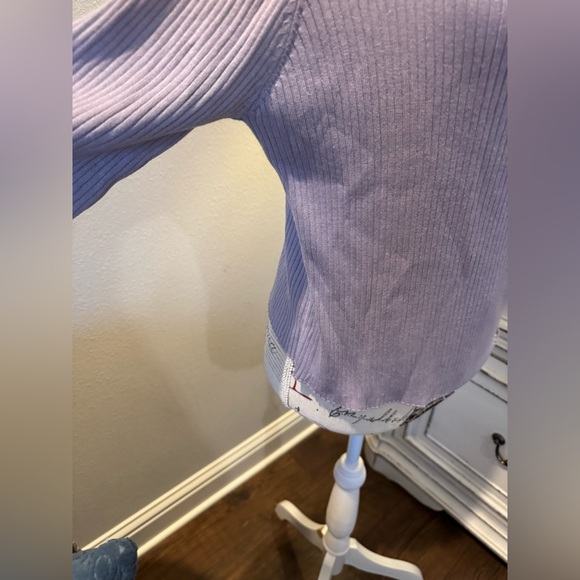 Lavender V-Neck Ribbed Sweater - Picture 7 of 9